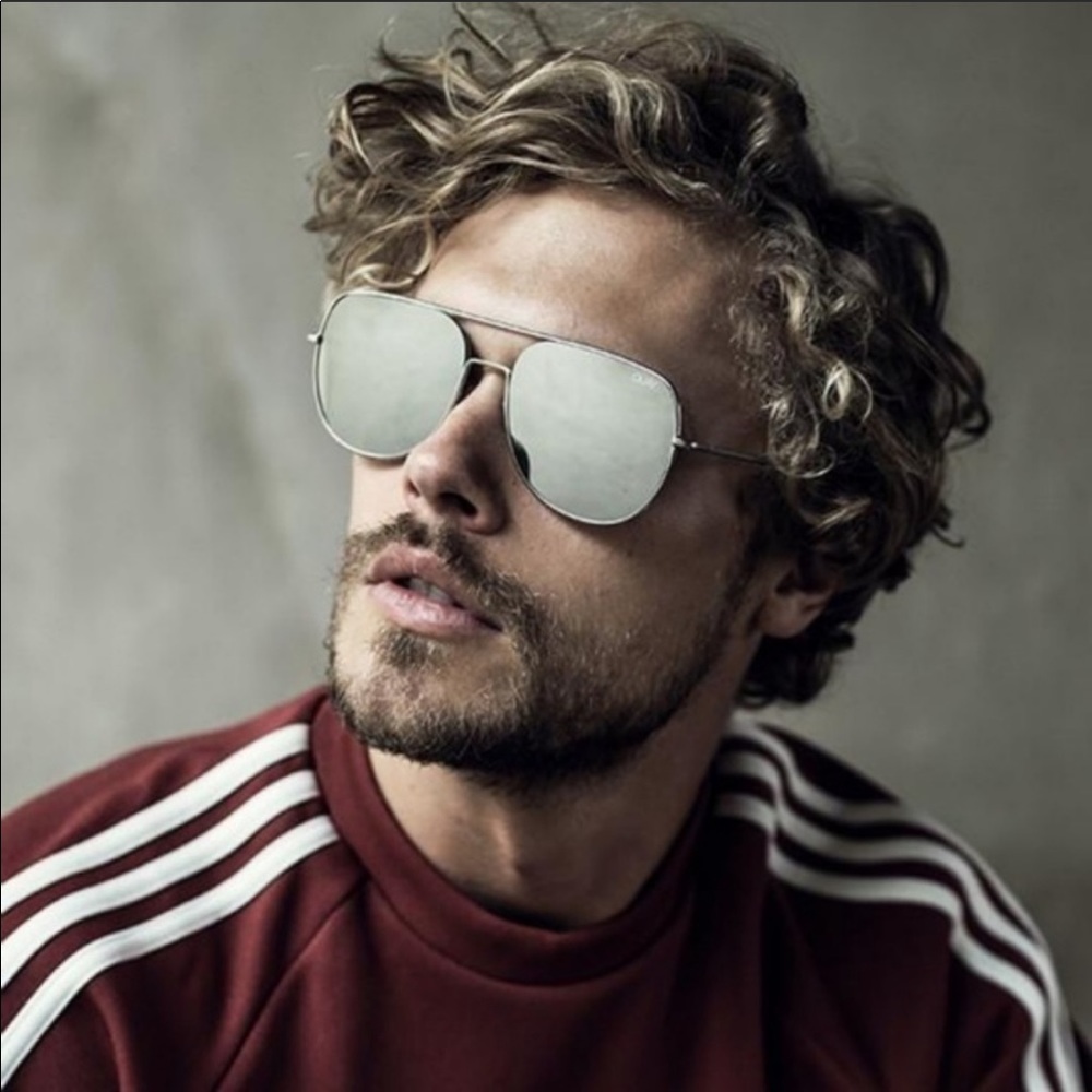 Brand new Living large quay Australia. Men’s